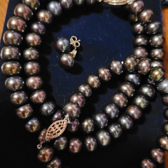 The Danbury Mint Iridescent Faux Pearl Necklace Bracelet Earring Set - Picture 1 of 6